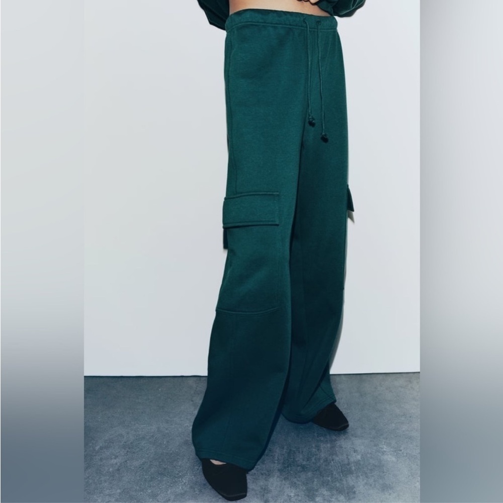 Zara Straight Leg Plush Cargo Green Sweat Pants